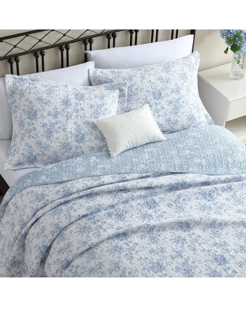Laura Ashley Full/Queen Quilt Set, Reversible Cotton Bedding with Matching Shams - Picture 3 of 5